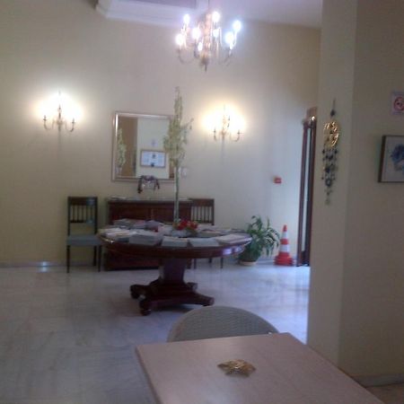 Efplias Hotel Apartments Пирея Екстериор снимка