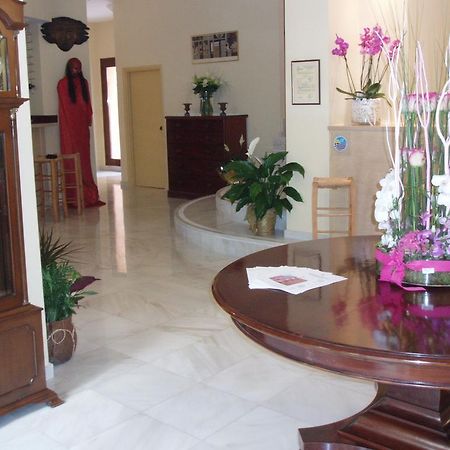 Efplias Hotel Apartments Пирея Екстериор снимка