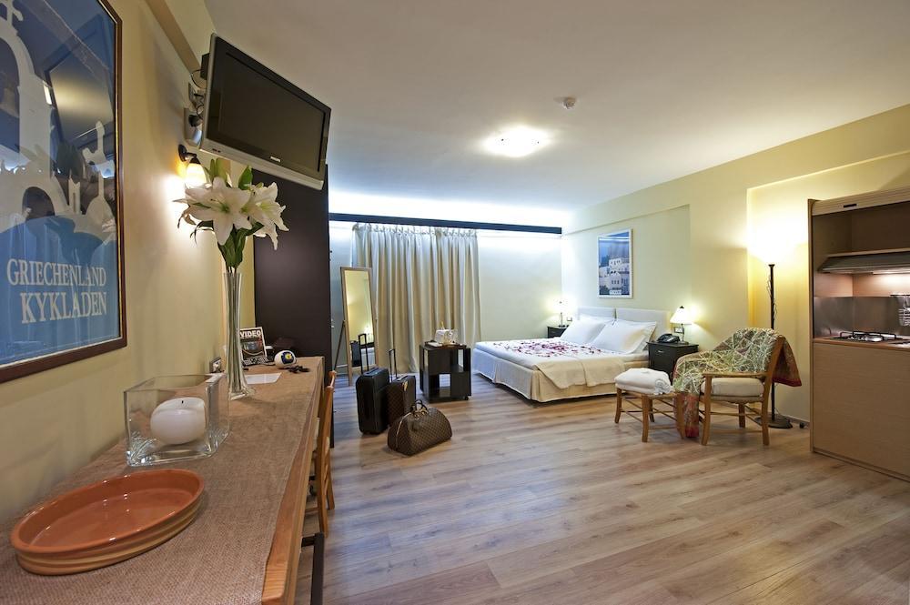 Efplias Hotel Apartments Пирея Екстериор снимка