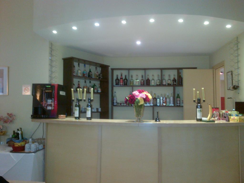 Efplias Hotel Apartments Пирея Екстериор снимка