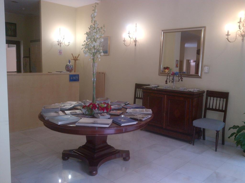 Efplias Hotel Apartments Пирея Екстериор снимка