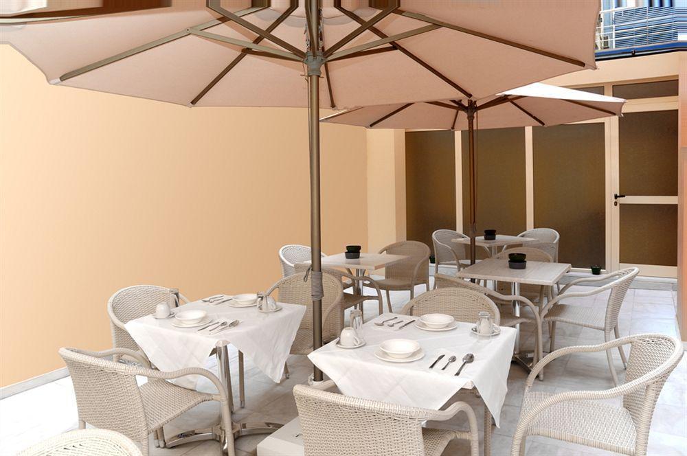 Efplias Hotel Apartments Пирея Екстериор снимка