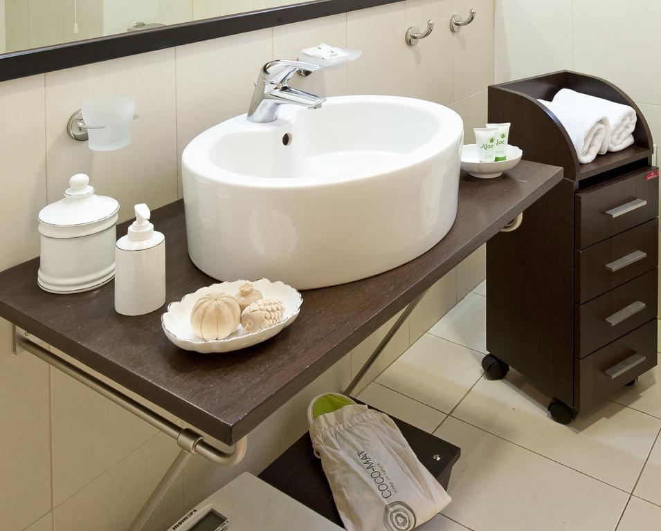 Efplias Hotel Apartments Пирея Екстериор снимка