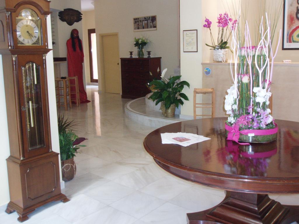 Efplias Hotel Apartments Пирея Екстериор снимка