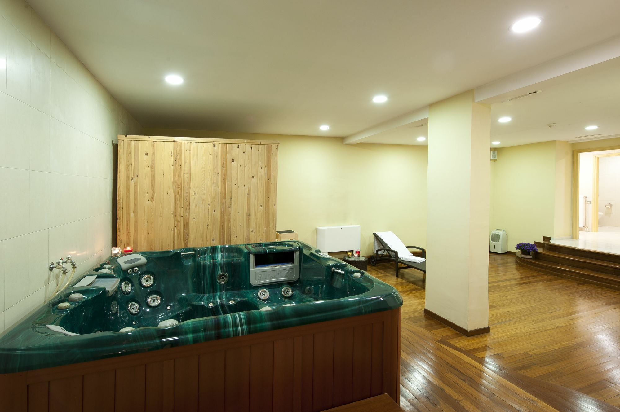 Efplias Hotel Apartments Пирея Екстериор снимка