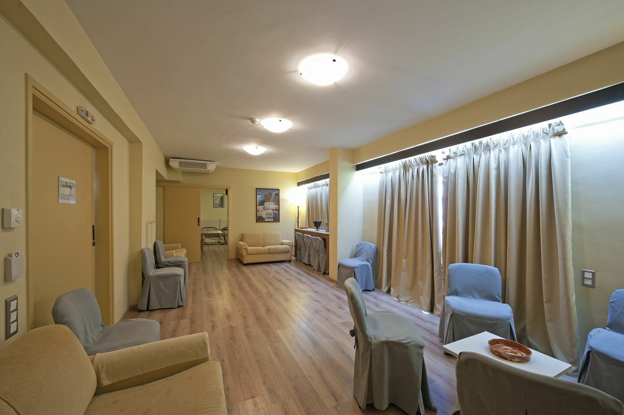 Efplias Hotel Apartments Пирея Екстериор снимка