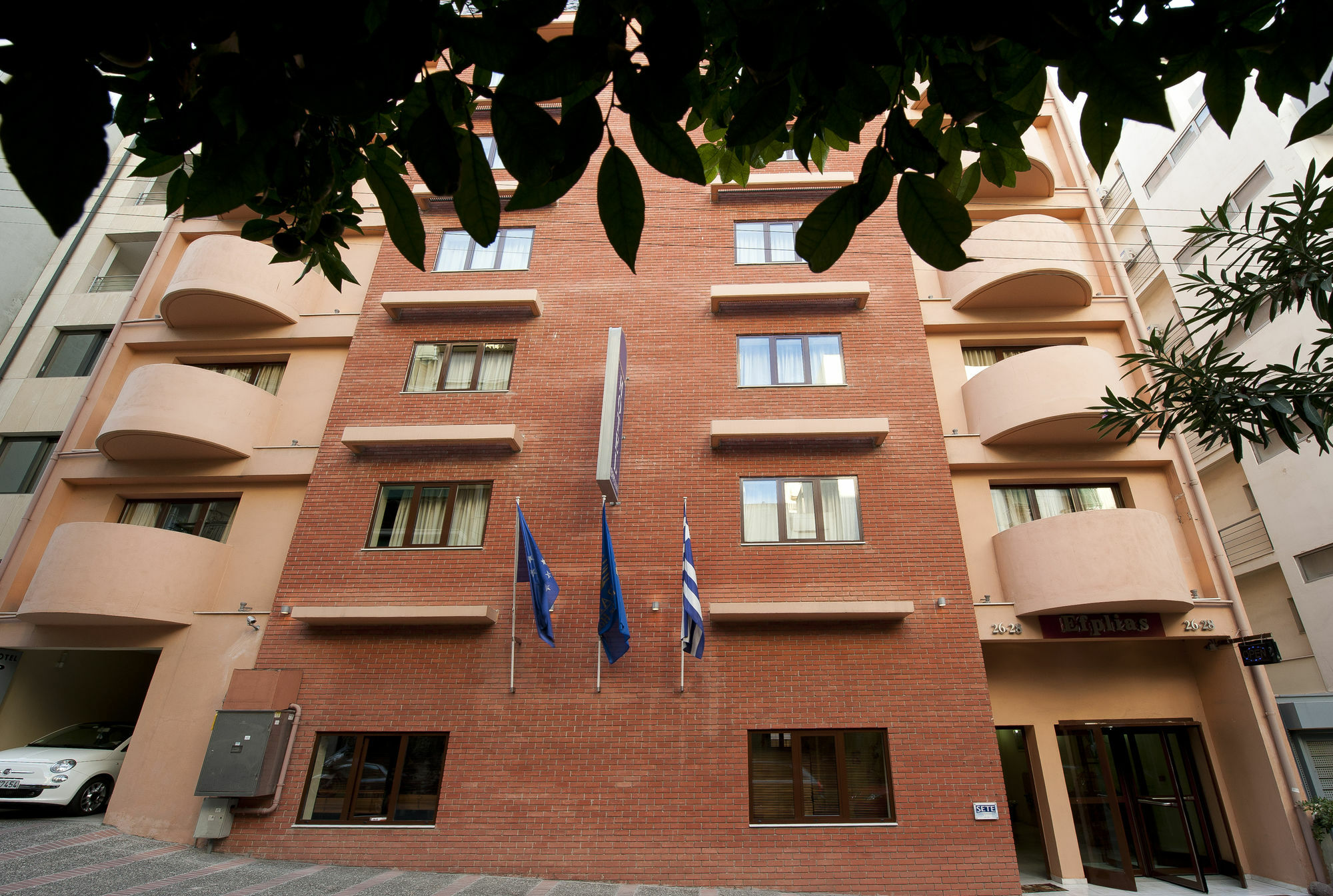 Efplias Hotel Apartments Пирея Екстериор снимка