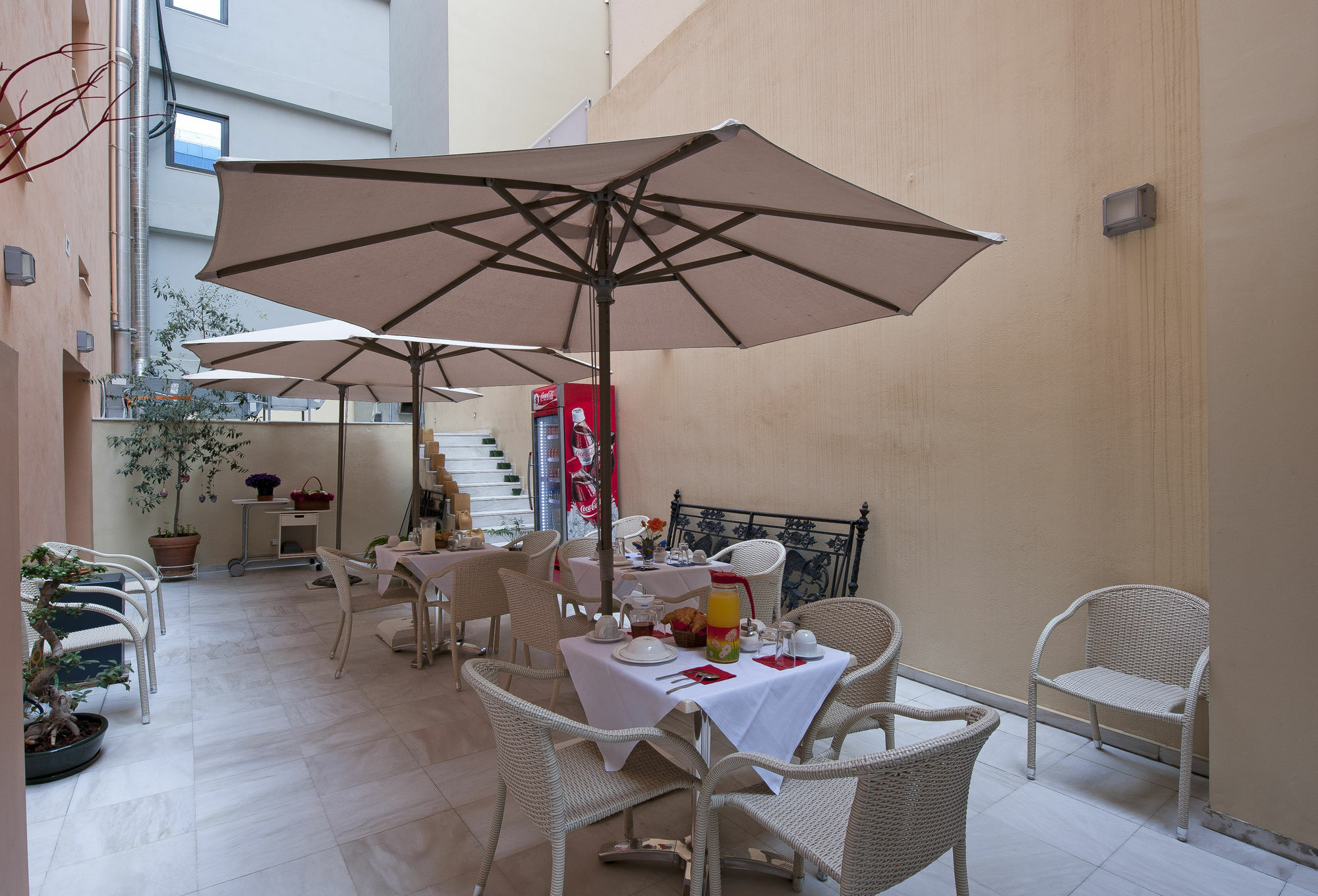 Efplias Hotel Apartments Пирея Екстериор снимка