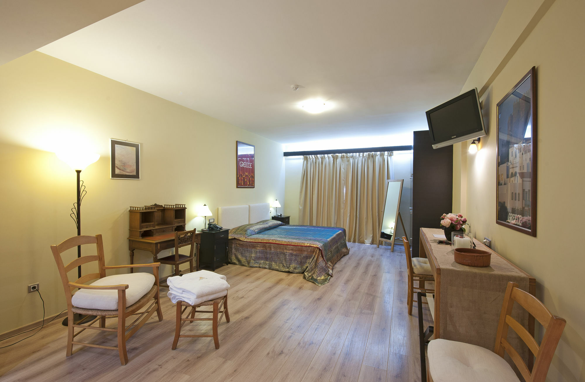 Efplias Hotel Apartments Пирея Екстериор снимка