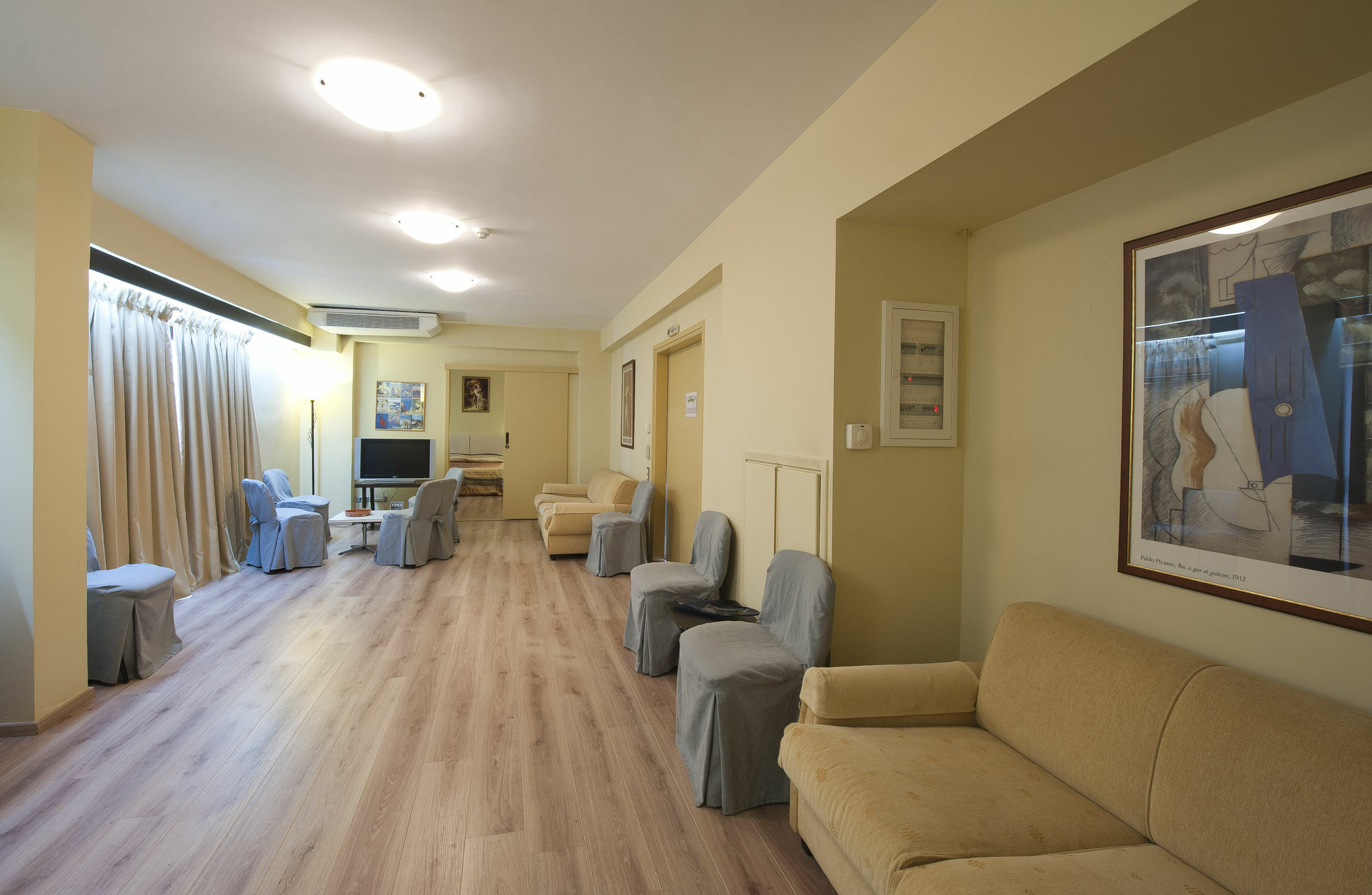 Efplias Hotel Apartments Пирея Екстериор снимка