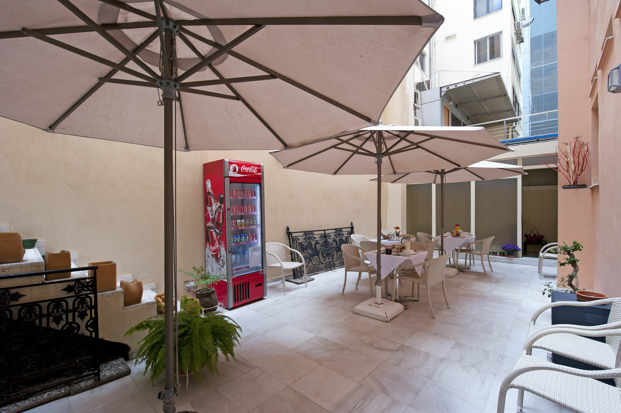 Efplias Hotel Apartments Пирея Екстериор снимка