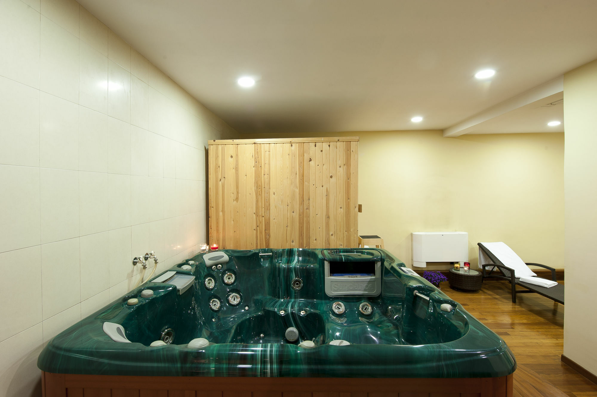 Efplias Hotel Apartments Пирея Екстериор снимка