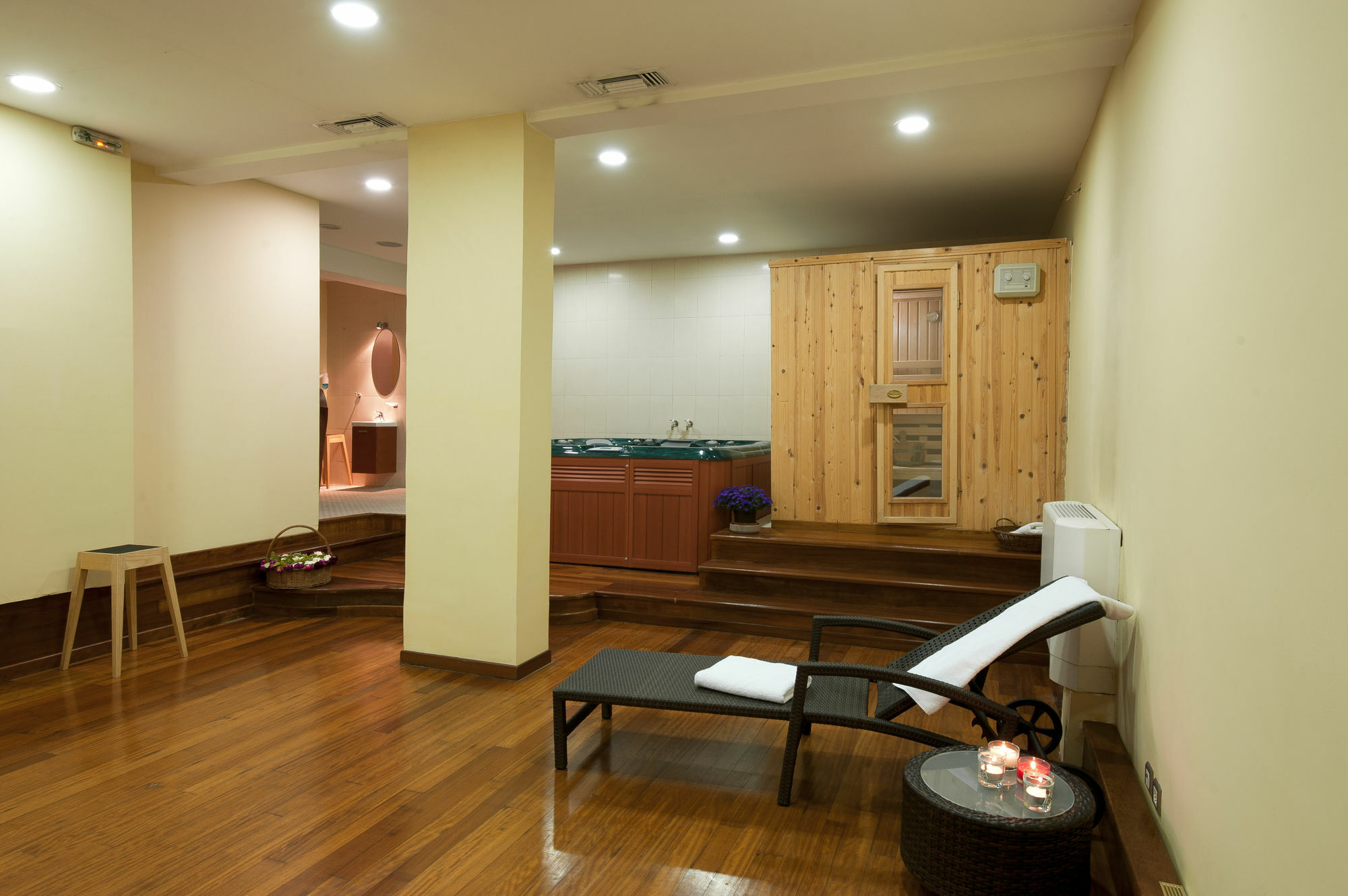 Efplias Hotel Apartments Пирея Екстериор снимка