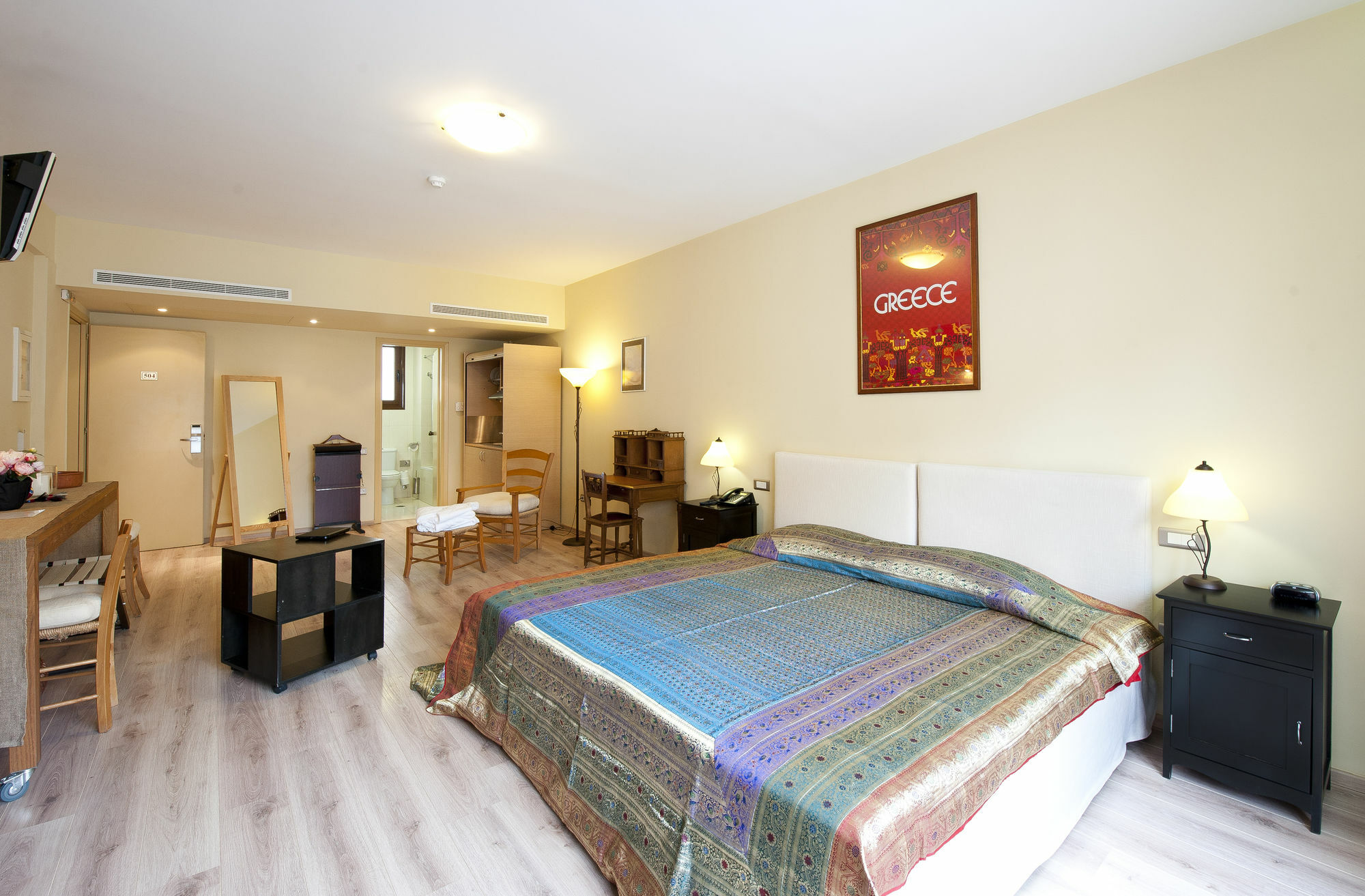 Efplias Hotel Apartments Пирея Екстериор снимка