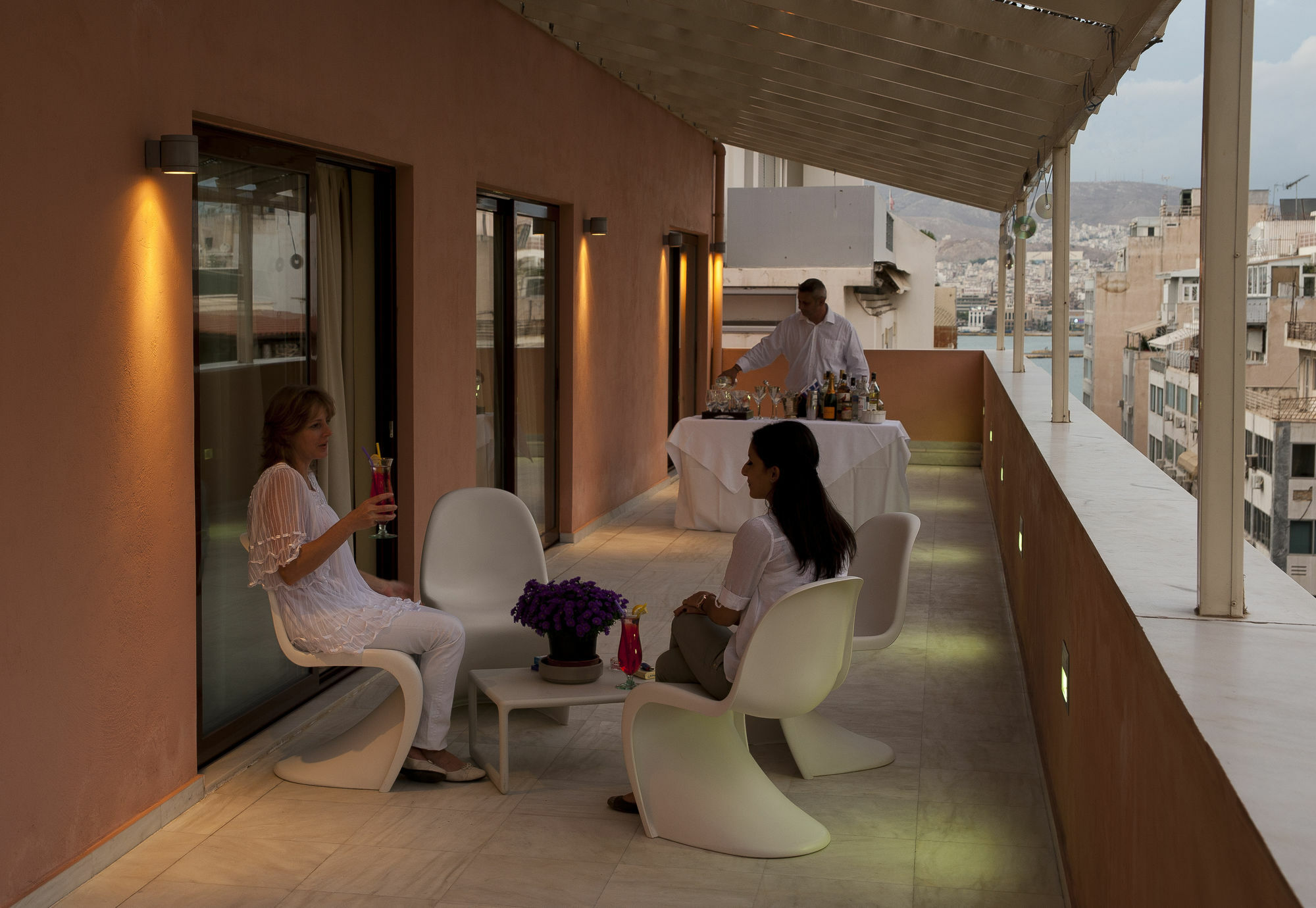 Efplias Hotel Apartments Пирея Екстериор снимка