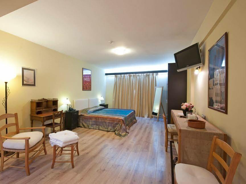 Efplias Hotel Apartments Пирея Екстериор снимка
